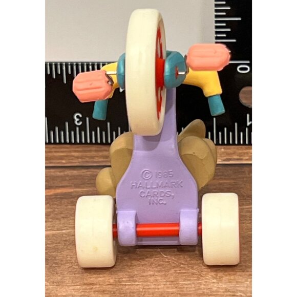 1985 HALLMARK KEEPSAKE ORNAMENT QX480-5 BEARY SMOOTH RIDE TRICYCLE TEDDY BEAR - Picture 7 of 7